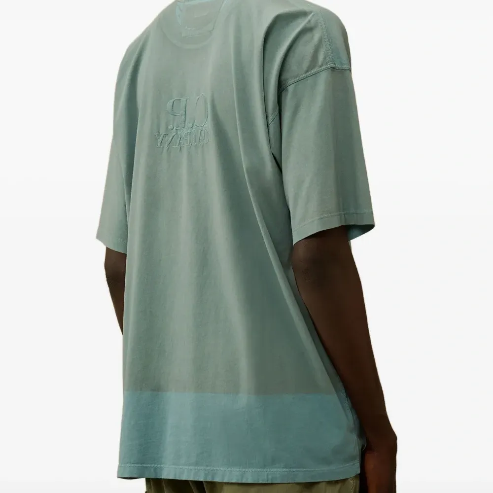 Футболка с вышитым логотипом