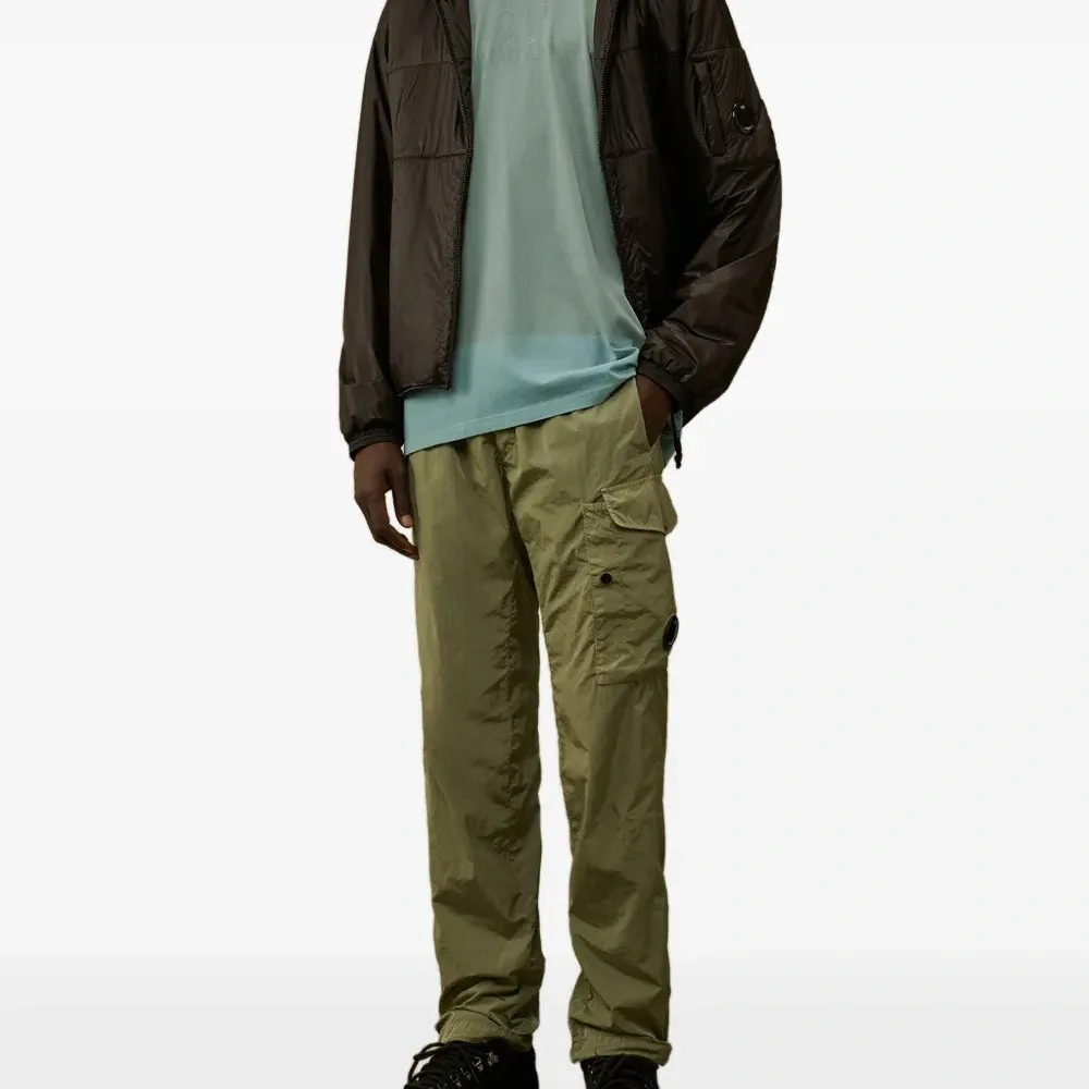 Футболка с вышитым логотипом