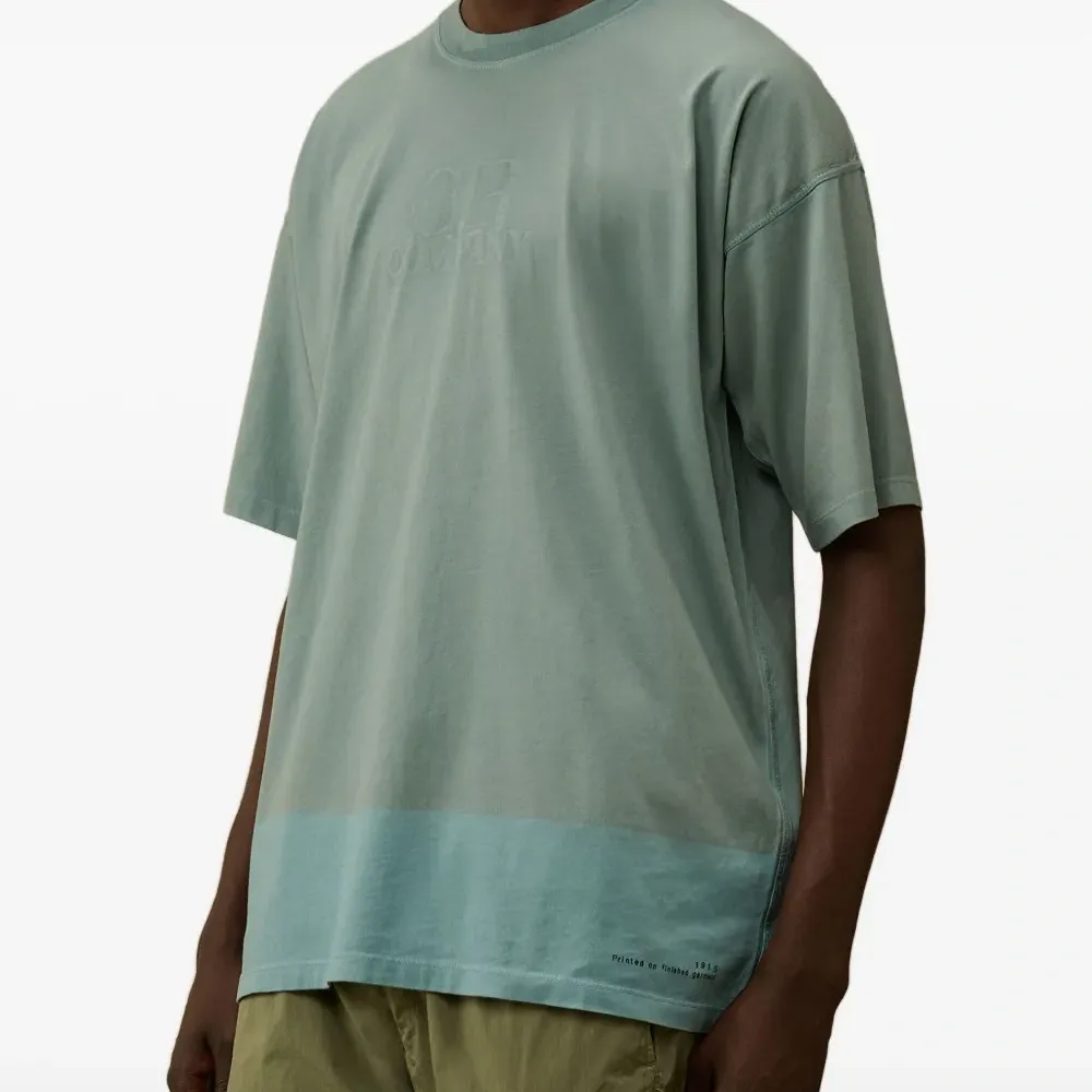 Футболка с вышитым логотипом