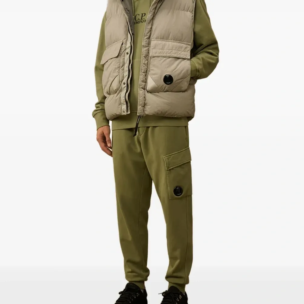 Худи с вышитым логотипом Худи с вышитым логотипом