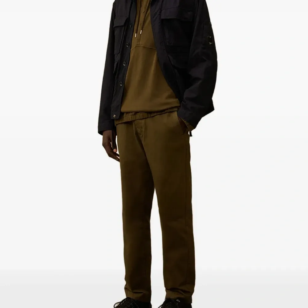 Худи с капюшоном и вышивкой