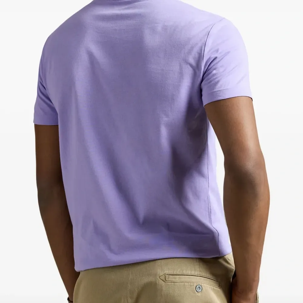 Футболка с вышитым логотипом