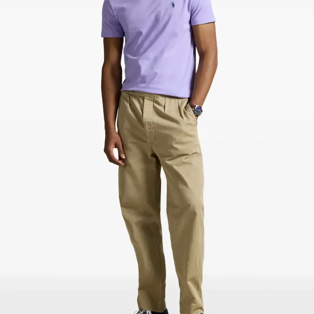 Футболка с вышитым логотипом