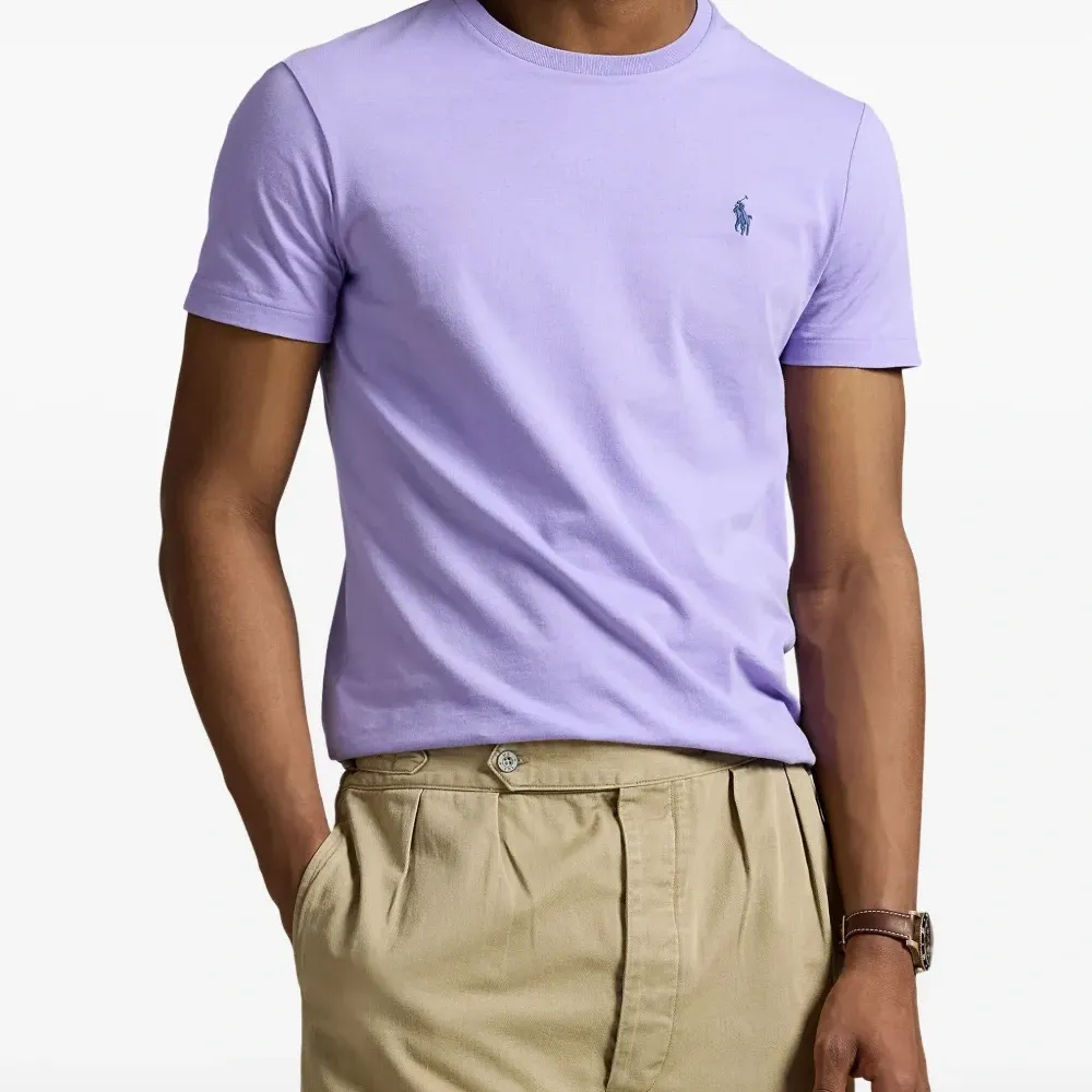 Футболка с вышитым логотипом