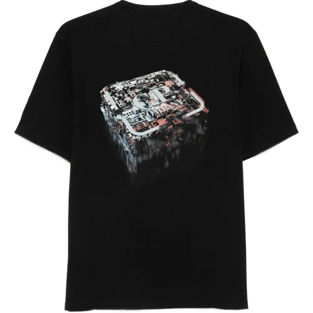 Футболка с логотипом