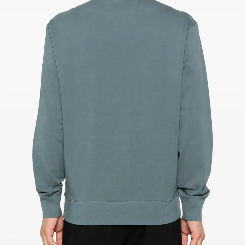 толстовка с круглым вырезом и логотипом толстовка с круглым вырезом и логотипом