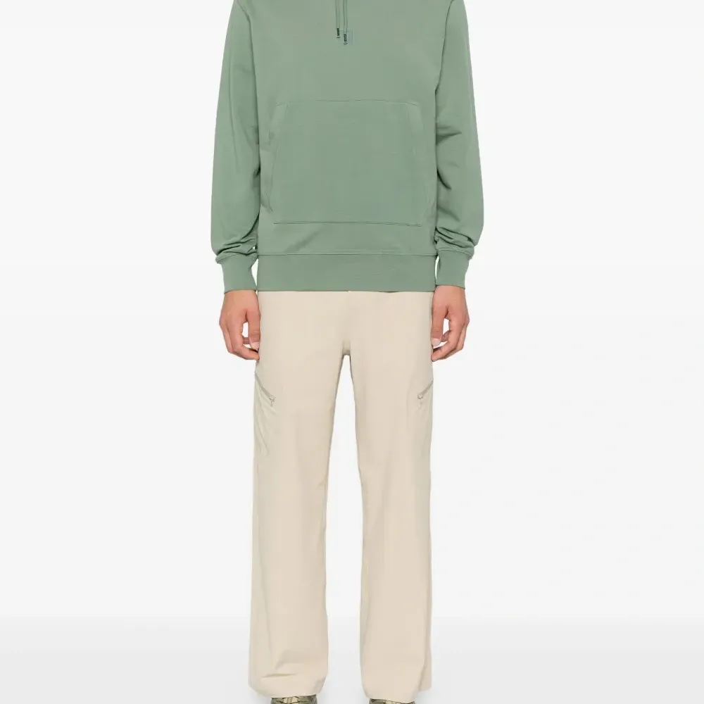 толстовка с капюшоном и карманом