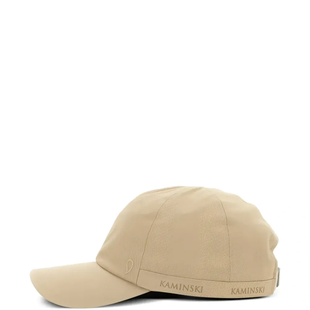 Кепка с логотипом