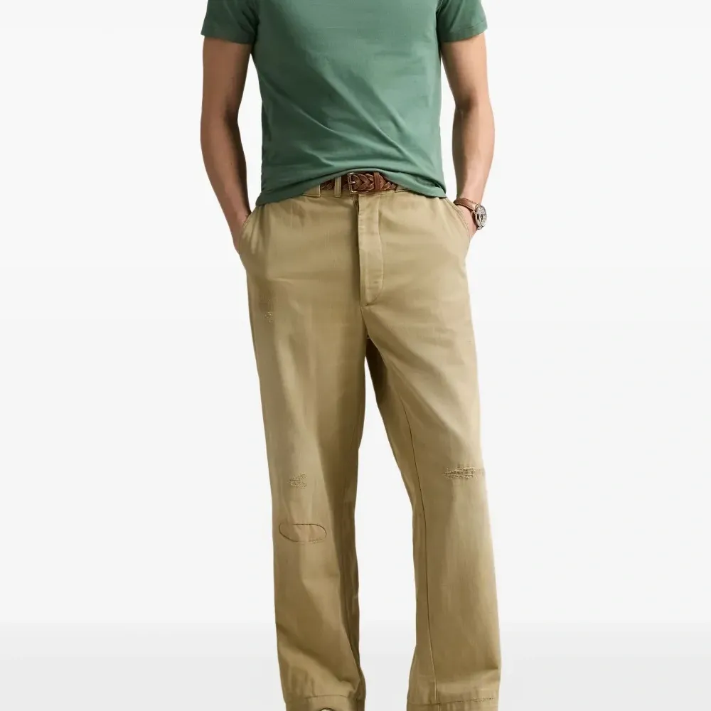 Футболка с вышитым логотипом