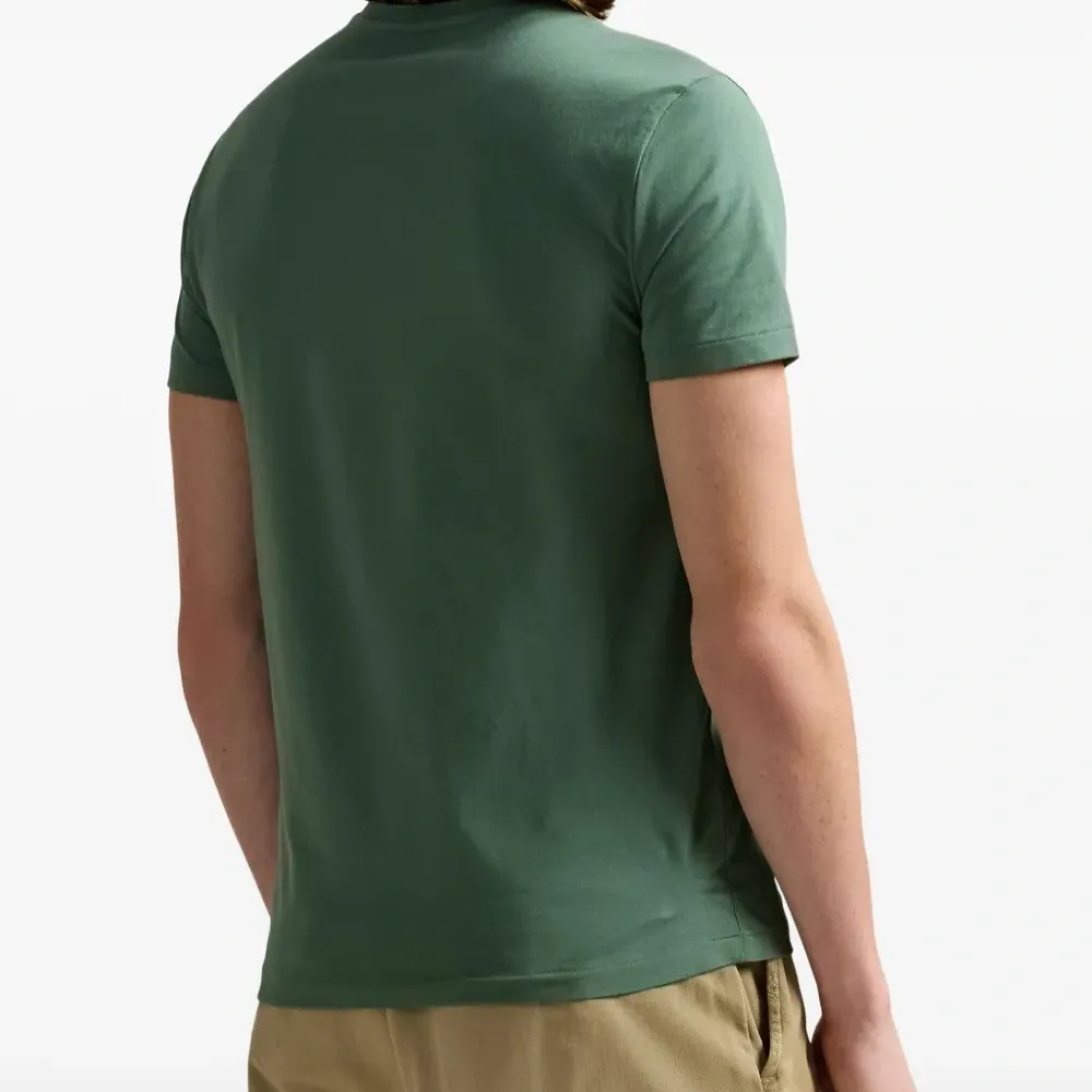 Футболка с вышитым логотипом