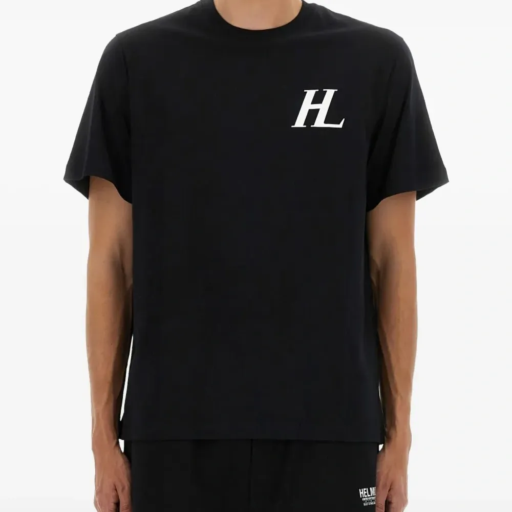 Футболка с логотипом