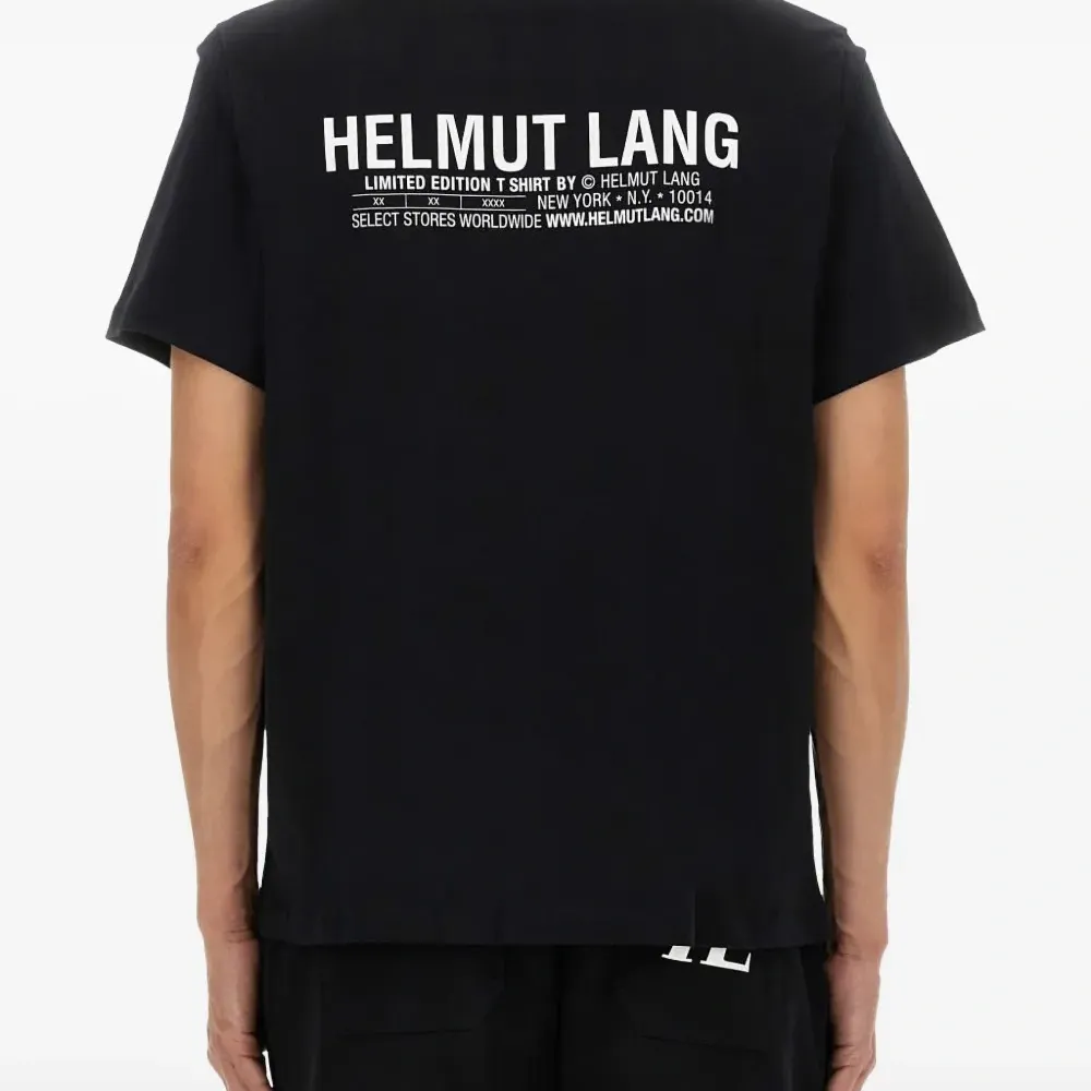 Футболка с логотипом