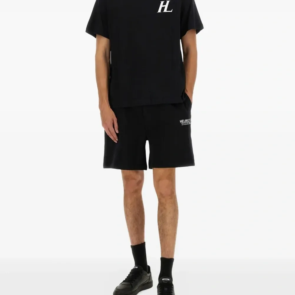 Футболка с логотипом