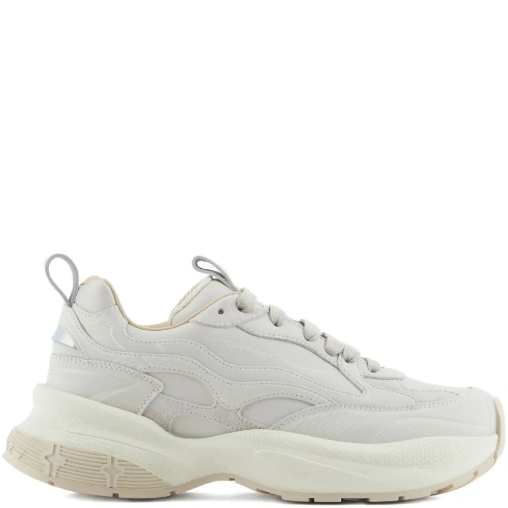 Кроссовки на массивной платформе