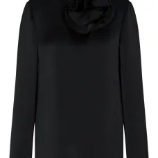 Блузка с высоким воротником и оборками