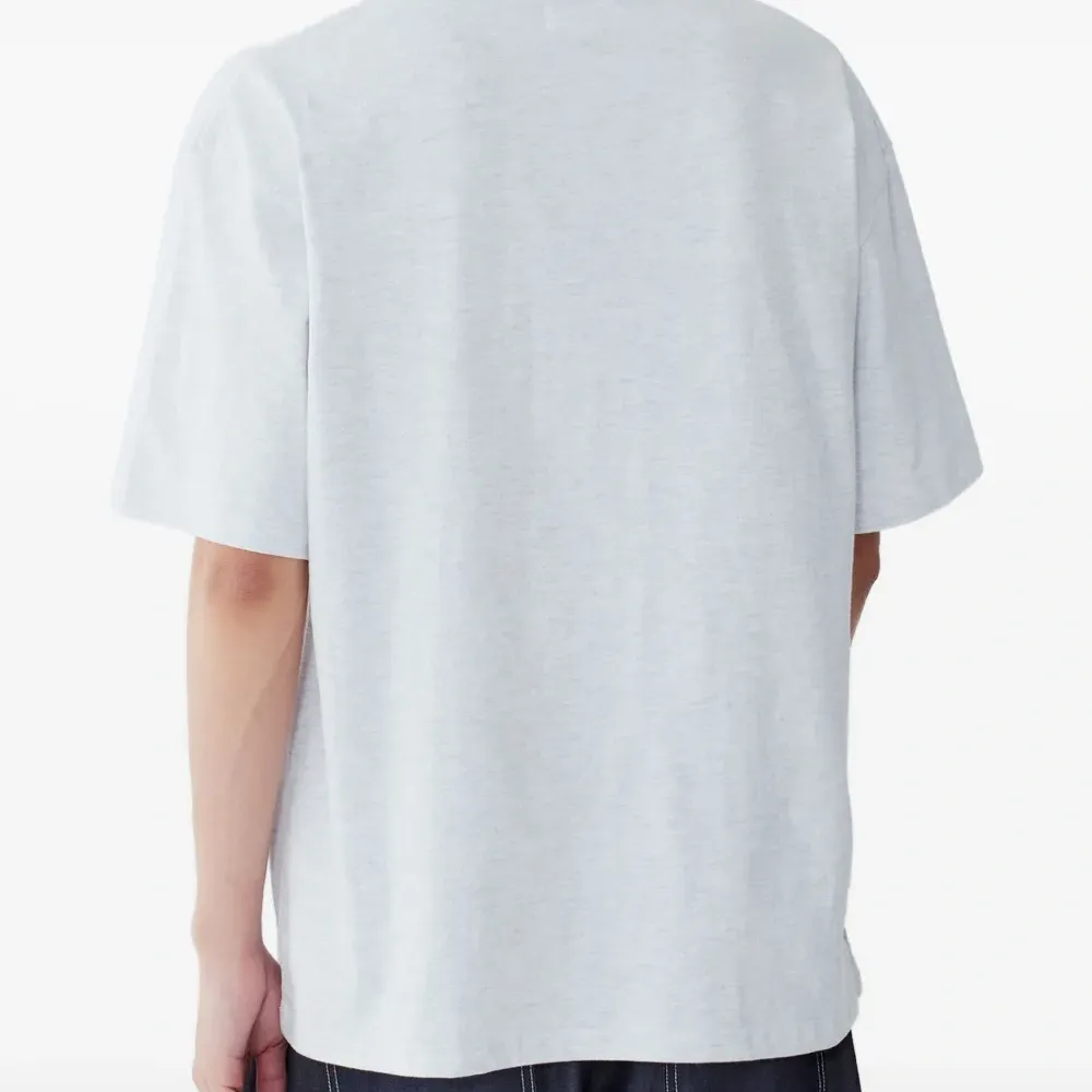 футболка с логотипом