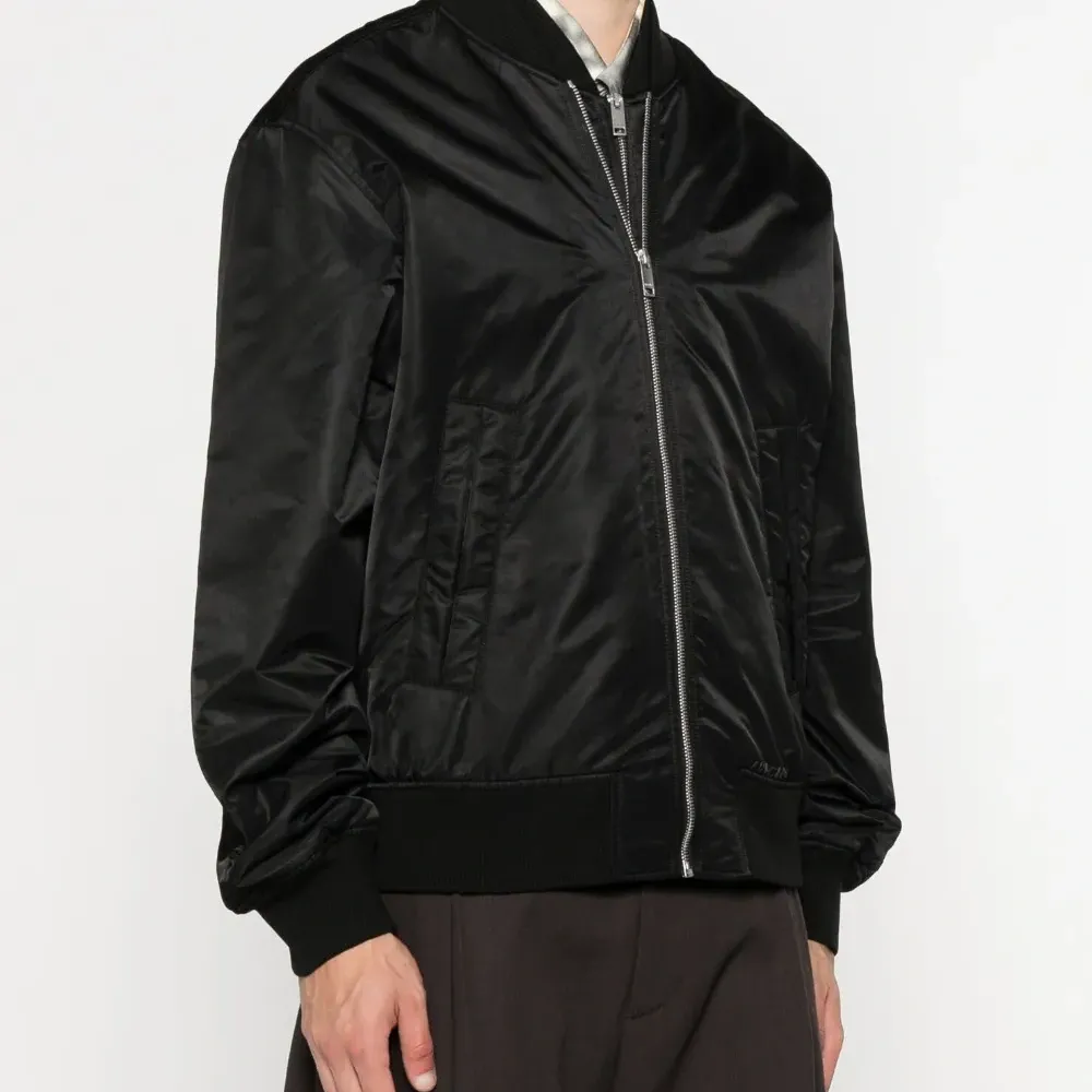 бомбер на молнии