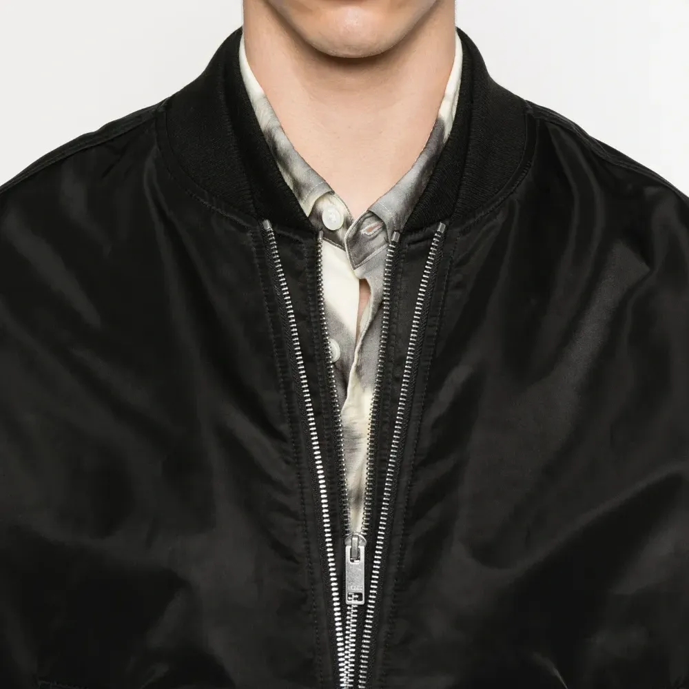 бомбер на молнии