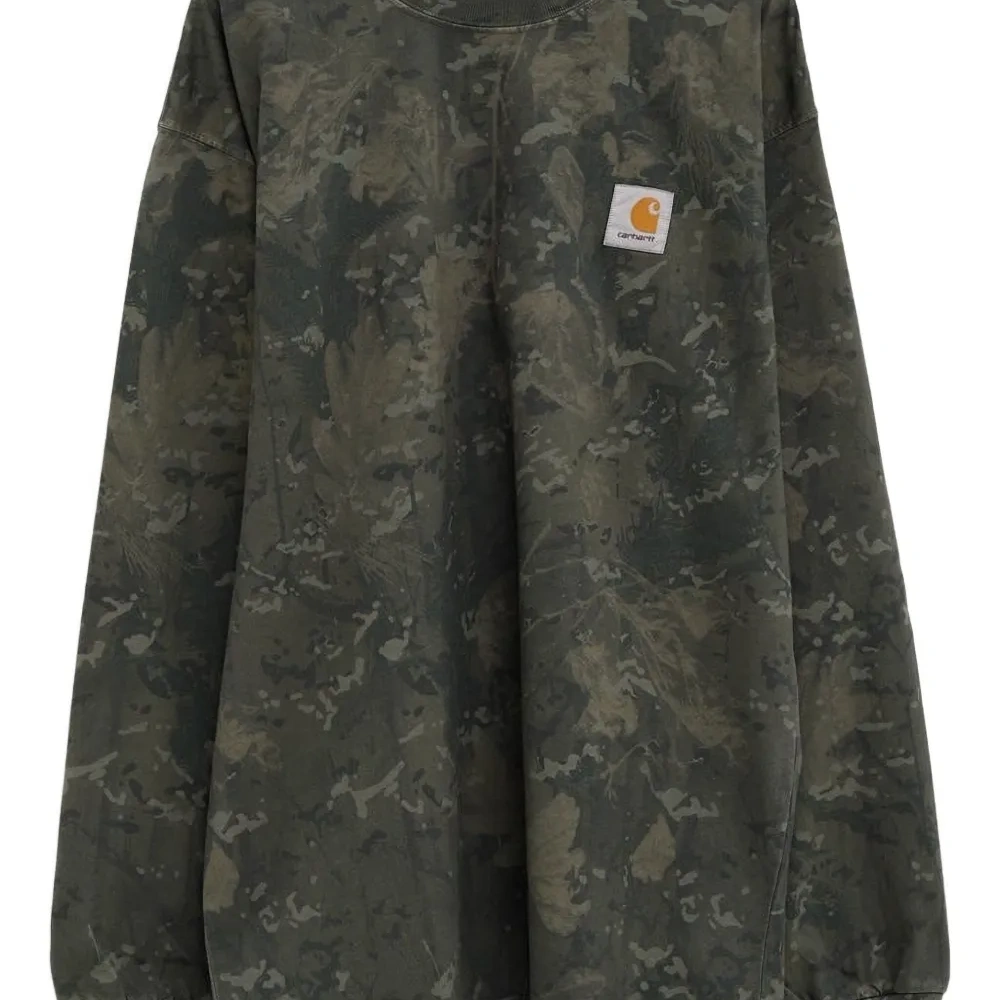 Свитшот с нашивкой-логотипом