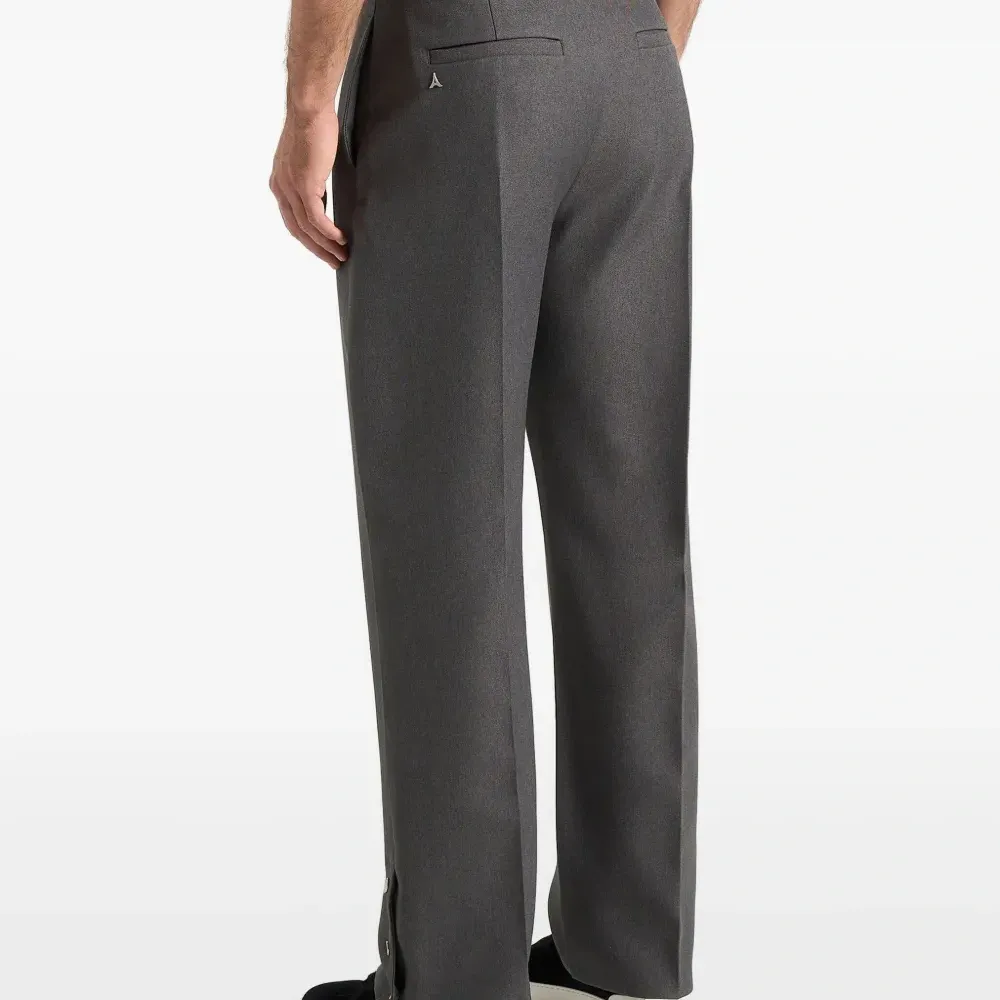 Брюки Boris строгого кроя с манжетами на пуговицах