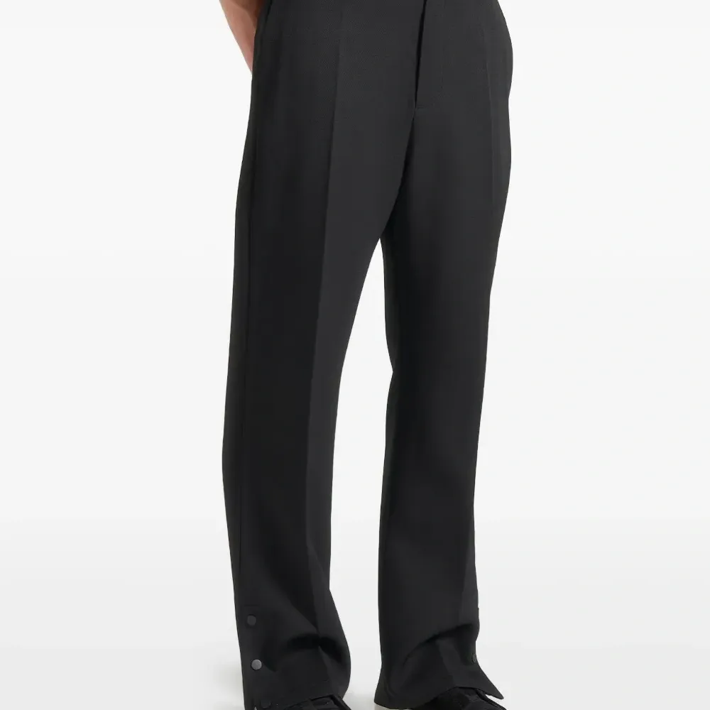 Брюки Boris строгого кроя с манжетами на пуговицах