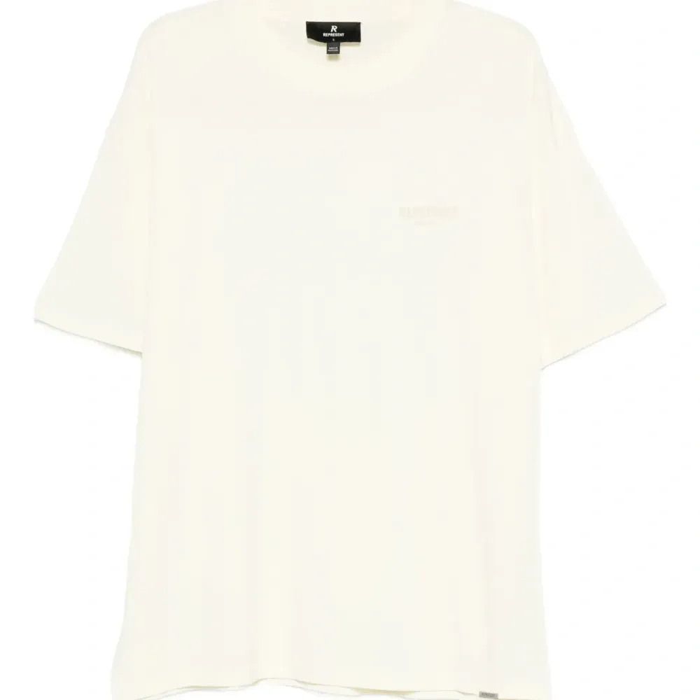 футболка с логотипом