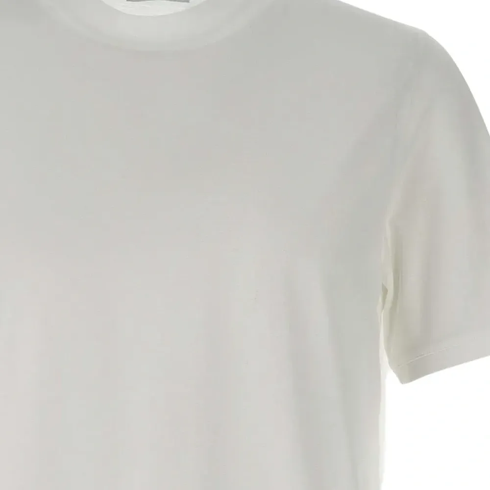 футболка с круглым вырезом