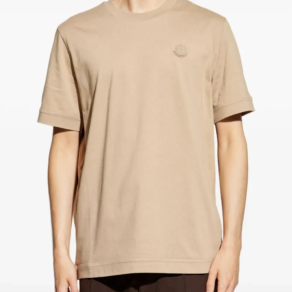 Футболка с нашивкой-логотипом Футболка с нашивкой-логотипом