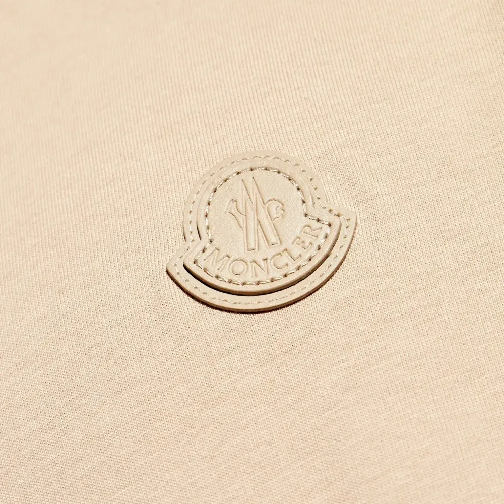 Футболка с нашивкой-логотипом Футболка с нашивкой-логотипом