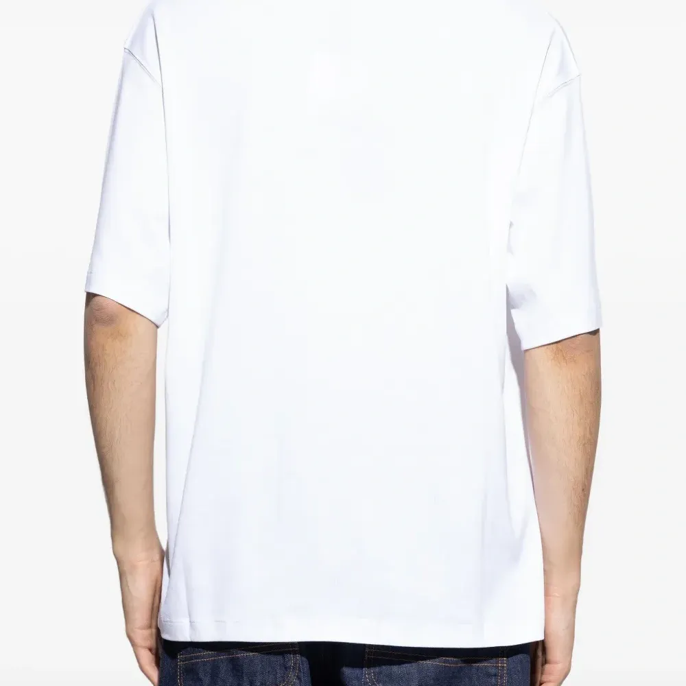 Футболка с вышитым логотипом