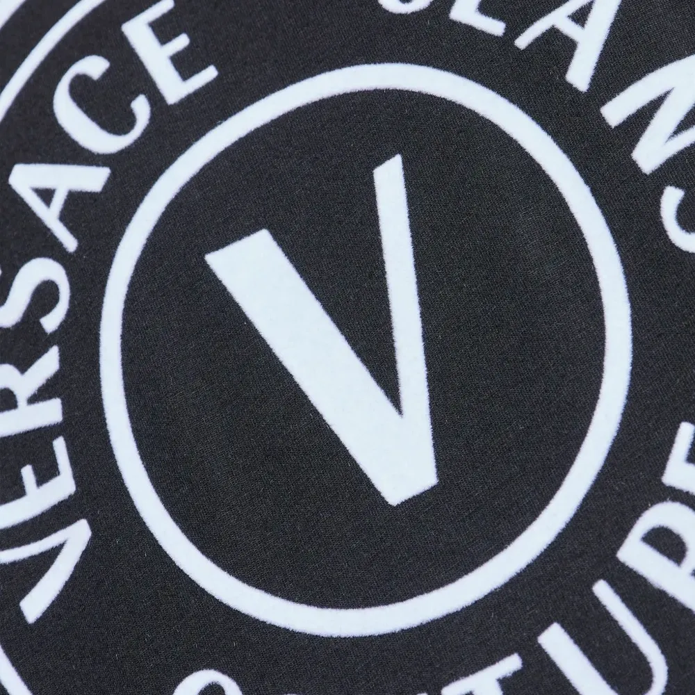 Футболка с логотипом