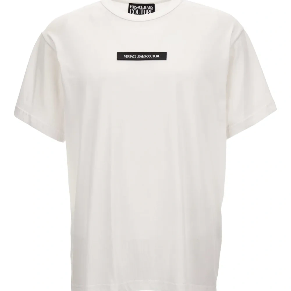 Футболка с вышитым логотипом