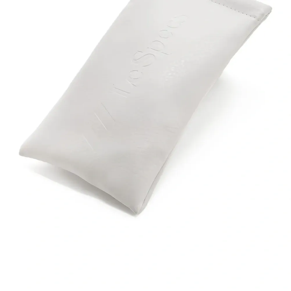 Солнцезащитные очки в геометричной оправе