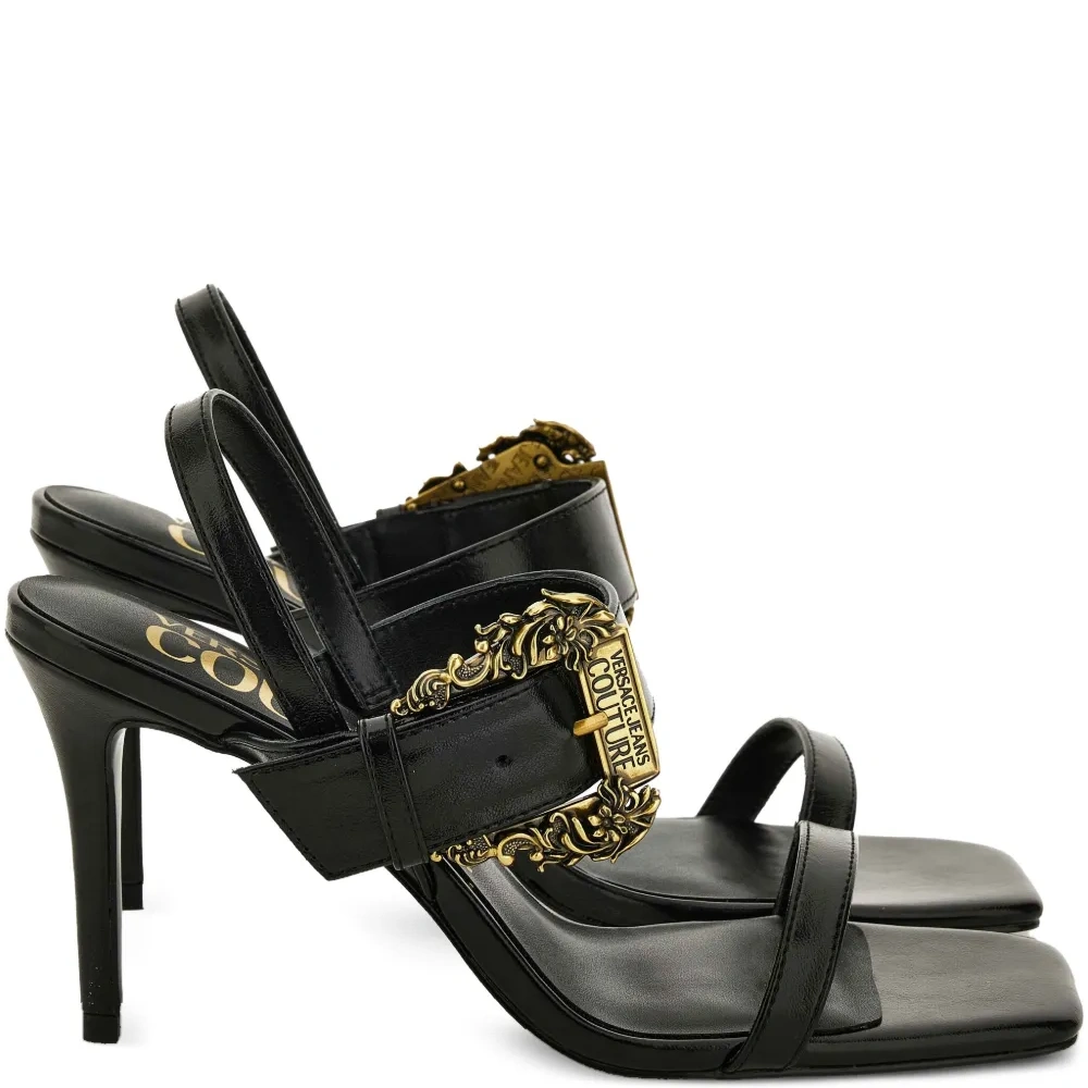 Босоножки с пряжками