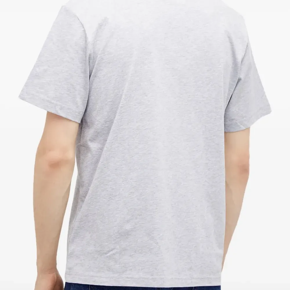 Футболка с нашивкой-логотипом