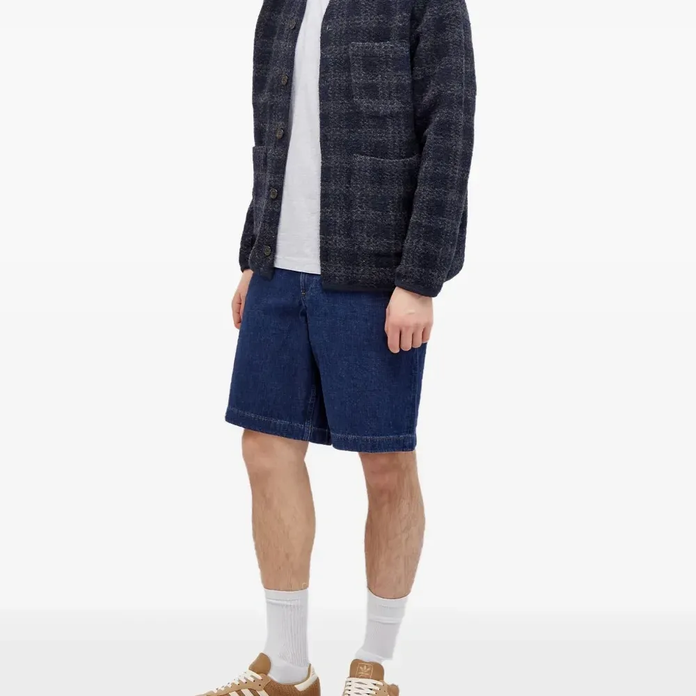 Футболка с нашивкой-логотипом