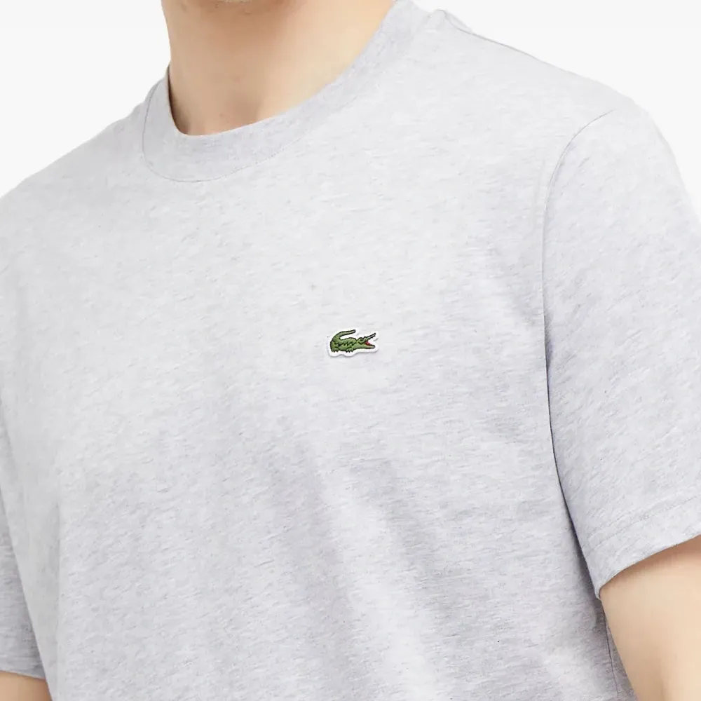 Футболка с нашивкой-логотипом