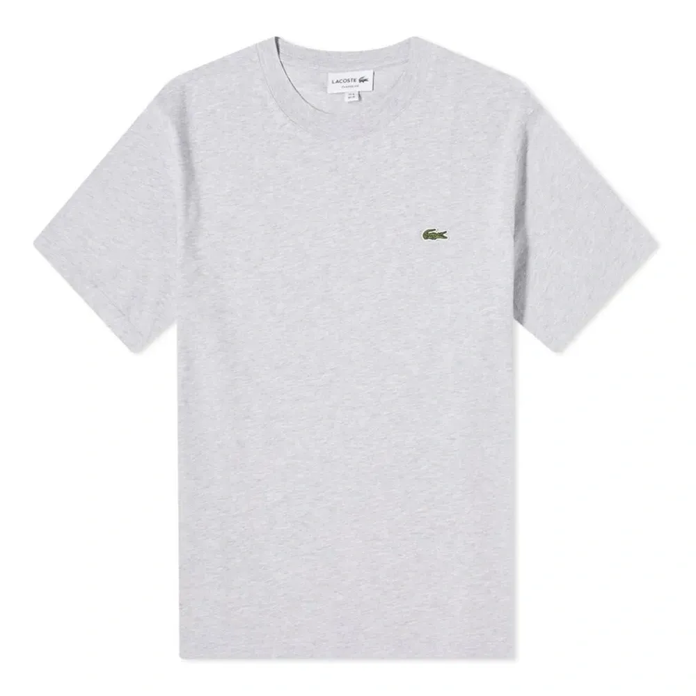 Футболка с нашивкой-логотипом