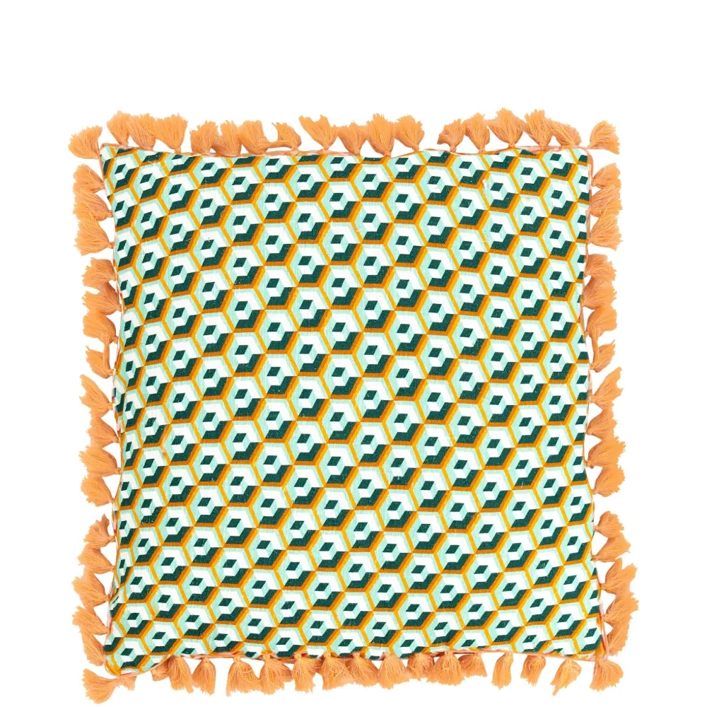 Геометрическая подушка с кисточками