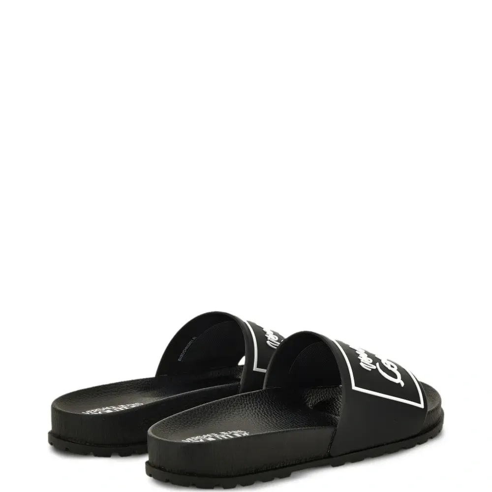 Шлепанцы с логотипом