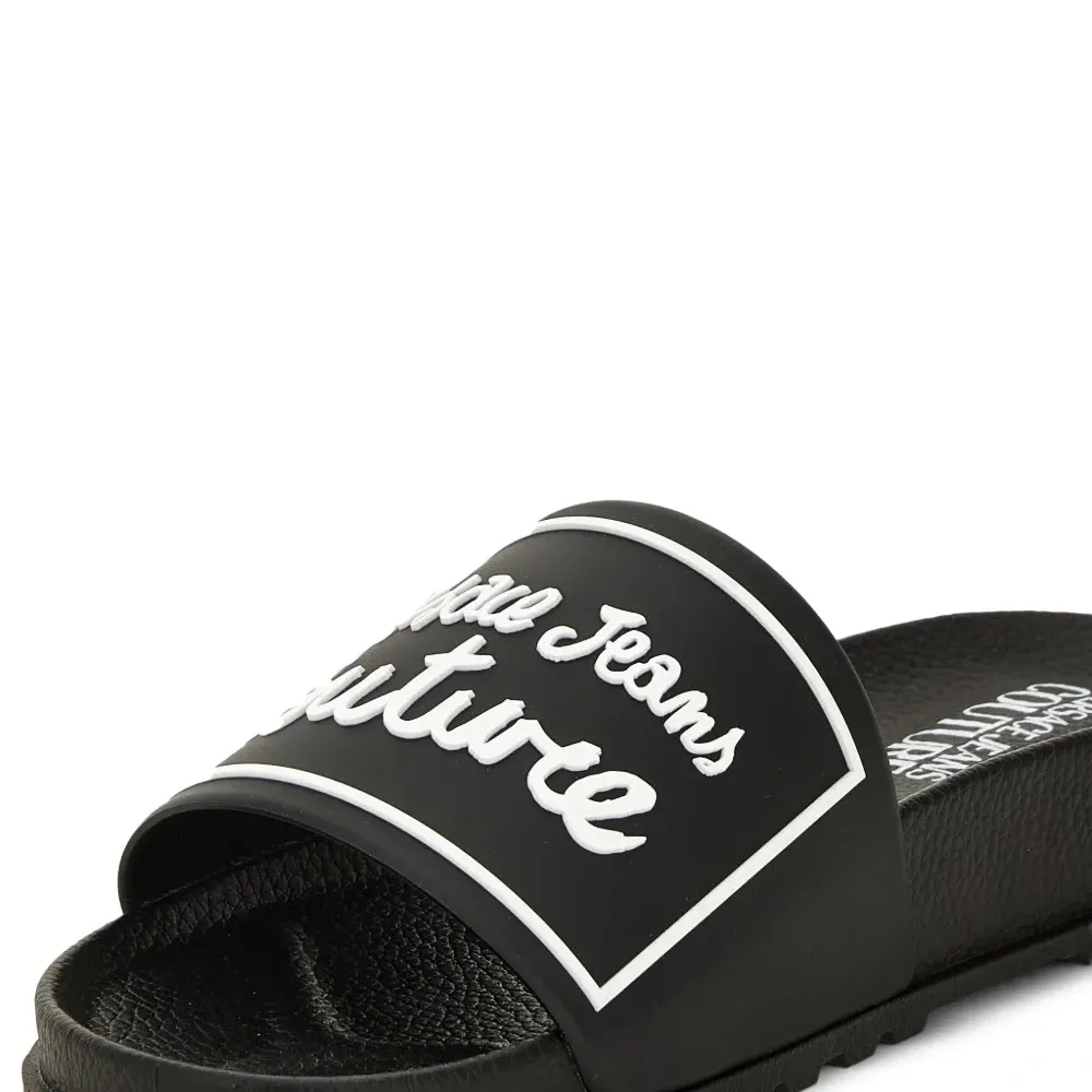 Шлепанцы с логотипом