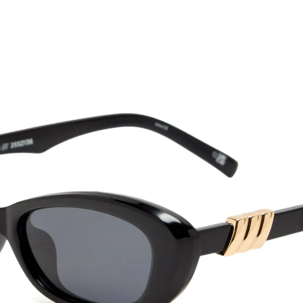 Солнцезащитные очки The Whisperer в оправе 'кошачий глаз'