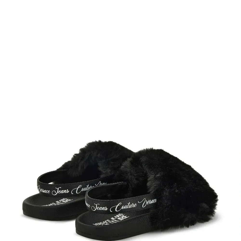 Шлепанцы с ремешком на пятке и мехом Шлепанцы с ремешком на пятке и мехом