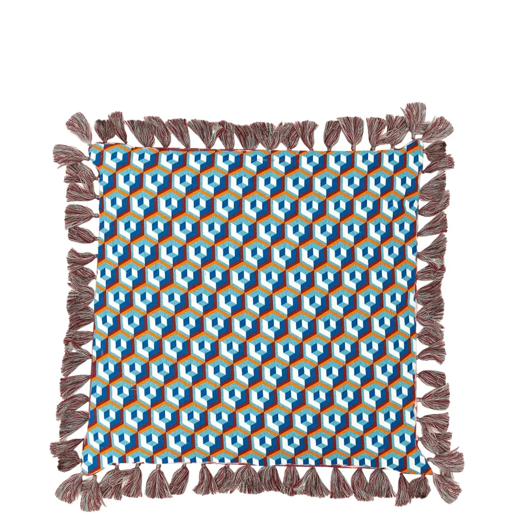 Геометрический плед с кисточками