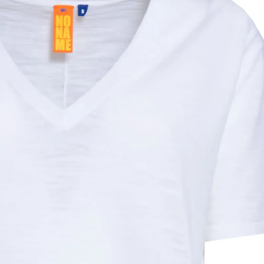 Футболка с V-образным вырезом Футболка с V-образным вырезом