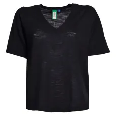 Футболка с V-образным вырезом