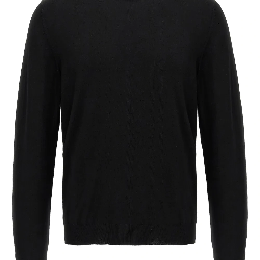 Свитер с круглым вырезом