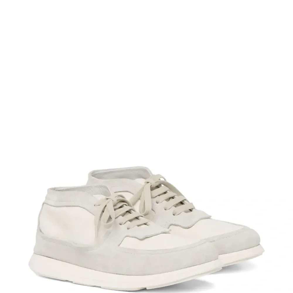 Кроссовки на шнуровке