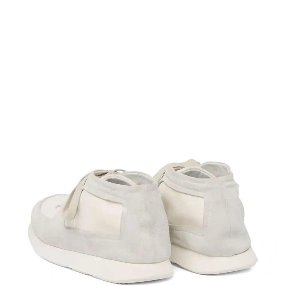 Кроссовки на шнуровке