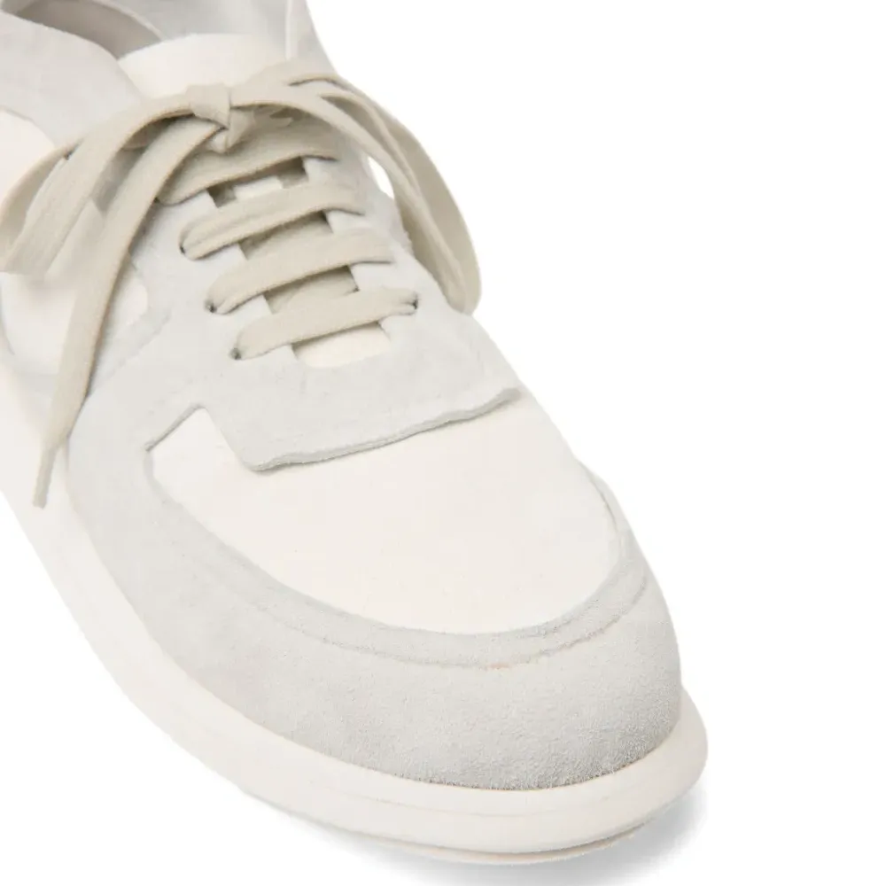 Кроссовки на шнуровке